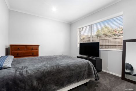 Photo of property in 22 John Lister Close, Golflands, Auckland, 2013