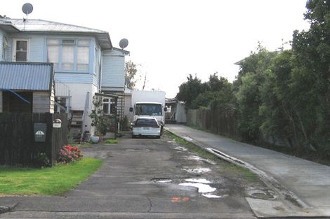 Photo of property in 1/10 Totara Road, Te Atatu Peninsula, Auckland, 0610