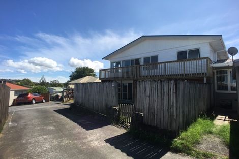 Photo of property in 3/270 Wairau Road, Glenfield, Auckland, 0627