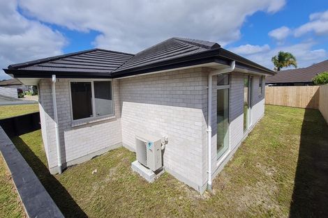 Photo of property in 15 Ocean View Rise, Ruakaka, 0116