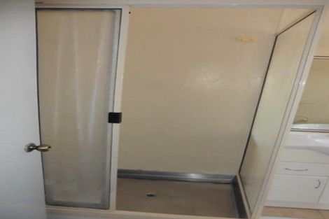 Photo of property in 39 Kirrie Avenue, Te Atatu South, Auckland, 0610