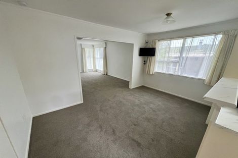 Photo of property in 27 Halberg Street, Glenfield, Auckland, 0629