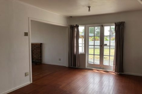 Photo of property in 1 Keru Place, Te Atatu South, Auckland, 0610