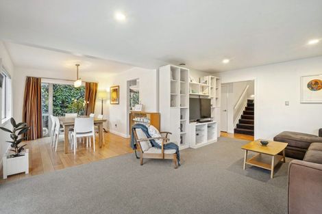 Photo of property in 2/7 Phillip Parade, Forrest Hill, Auckland, 0620