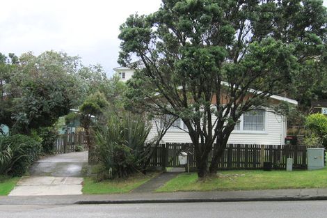 Photo of property in 72 Stewart Drive, Newlands, Wellington, 6037