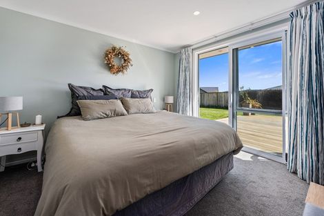 Photo of property in 12 Karaka Place, Kinloch, Taupo, 3377