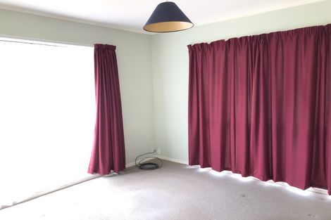 Photo of property in 10 Ronald Macken Place, Windsor Park, Auckland, 0632