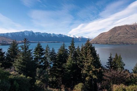 Photo of property in 34 Mckerrow Place, Sunshine Bay, Queenstown, 9300