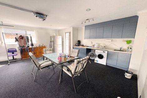 Photo of property in 35 South Kensington Way, Henderson, Auckland, 0612