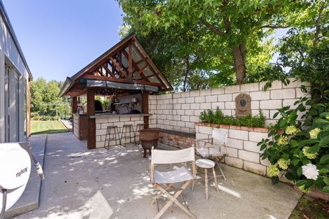 Photo of property in 33 Royal Oak Drive, Kelvin Grove, Palmerston North, 4414