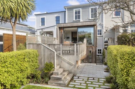 Photo of property in 7 Queen Street, Mount Victoria, Wellington, 6011