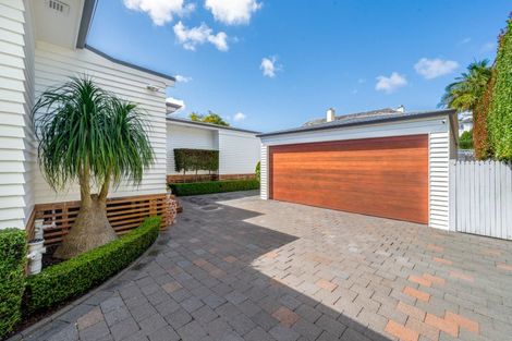 Photo of property in 9 Shelly Beach Parade, Cockle Bay, Auckland, 2014