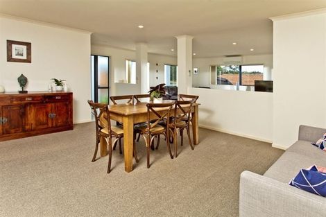 Photo of property in 13 Chelmsley Avenue, Henderson, Auckland, 0612