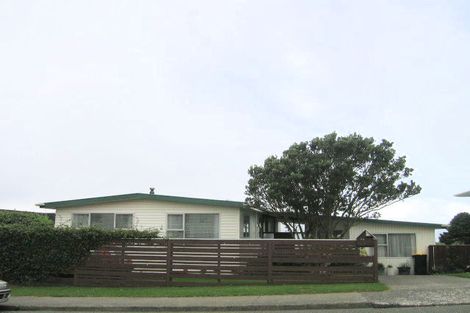Photo of property in 52 Baylands Drive, Newlands, Wellington, 6037