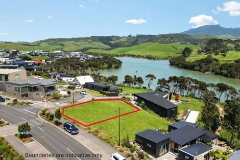 Photo of property in 2 Pekapeka Street, Raglan, 3225