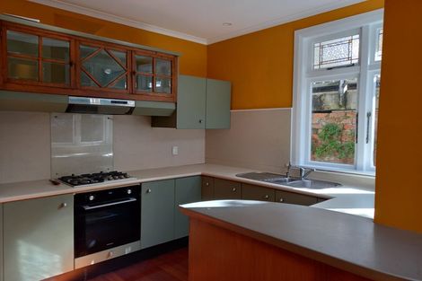 Photo of property in 82 Mortimer Terrace, Brooklyn, Wellington, 6021