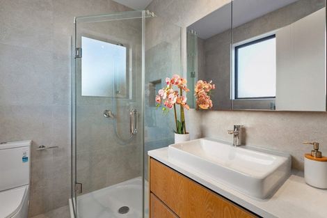 Photo of property in 4d Fowler Street, Northcote, Auckland, 0627