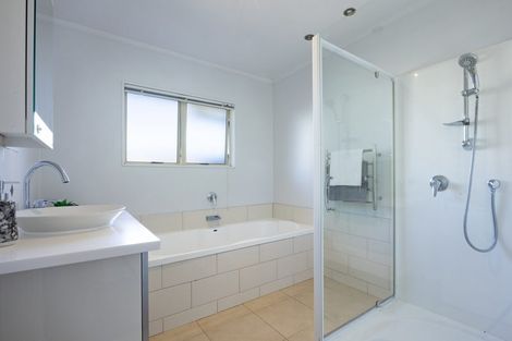 Photo of property in 19 Merlot Heights, Huapai, Kumeu, 0810