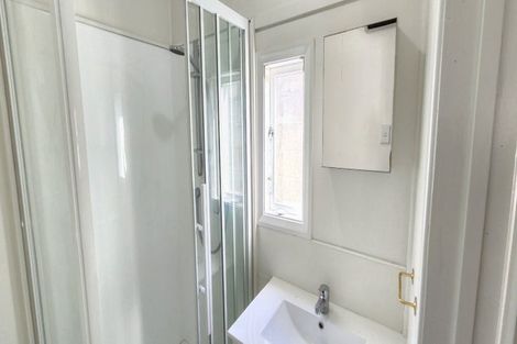 Photo of property in 8 Cutfield Road, New Plymouth, 4310