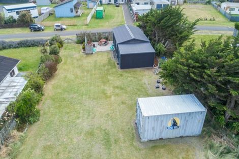 Photo of property in 16 Te Kiri Street, Himatangi Beach, Foxton, 4891
