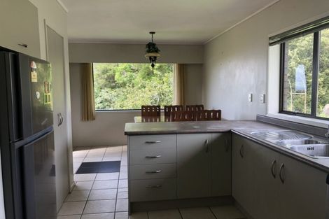 Photo of property in 194 Cliff Drive, Green Bay, Auckland, 0604