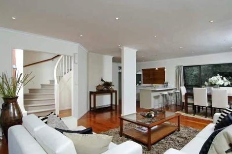 Photo of property in 2/12a Dallinghoe Crescent, Milford, Auckland, 0620