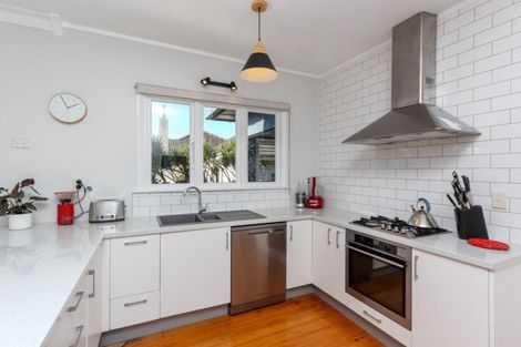 Photo of property in 211 Powderham Street, New Plymouth, 4310