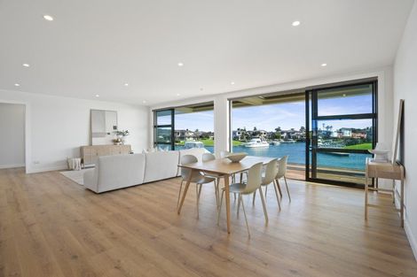 Photo of property in 21 Fred Carr Place, One Tree Point, 0118