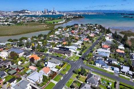 Photo of property in 33 Aramoana Avenue, Devonport, Auckland, 0624