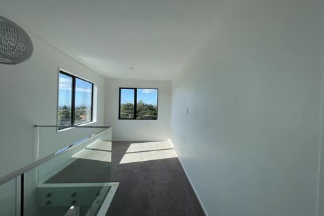 Photo of property in 1a Tui Glen Road, Birkenhead, Auckland, 0626