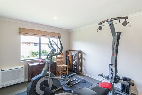 Photo of property in 31 Holcombe Drive, Paraparaumu, 5032