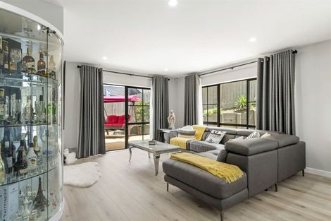 Photo of property in 6 Fairchild Avenue, Goodwood Heights, Auckland, 2105