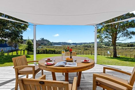 Photo of property in 85 Whangaparaoa Road, Red Beach, 0932
