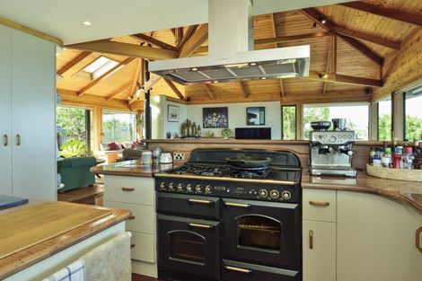 Photo of property in 45 Winifred Street, Okitu, Gisborne, 4010