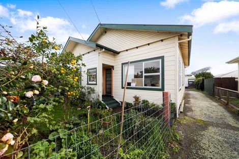 Photo of property in 7 Seddon Street, Westown, New Plymouth, 4310