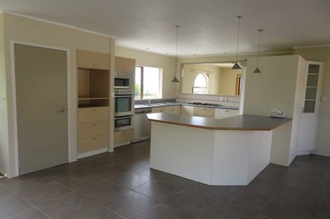 Photo of property in 31 Jellicoe Road, Murrays Bay, Auckland, 0630