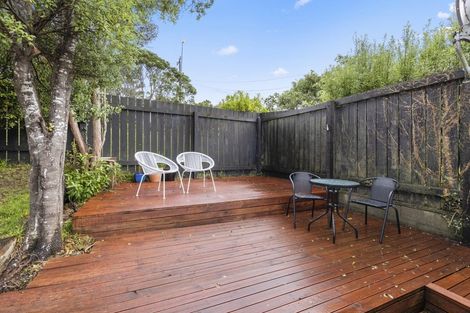 Photo of property in 207 Miromiro Road, Normandale, Lower Hutt, 5010