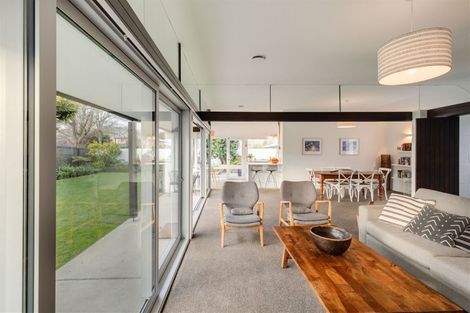 Photo of property in 2 Rutherglen Avenue, Ilam, Christchurch, 8041