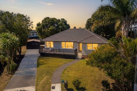 Photo of property in 24 Mackenzie Street, Te Atatu South, Auckland, 0610