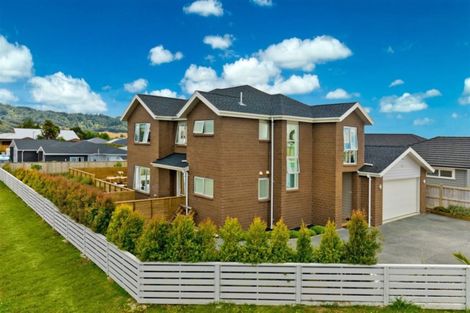 Photo of property in 1 Van Rixel Drive, Kumeu, 0810