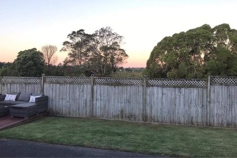 Photo of property in 50 Stranraer Crescent, Wattle Downs, Auckland, 2103