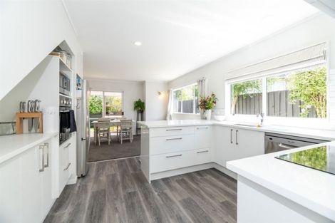 Photo of property in 1/12 Cobblestone Lane, Hillcrest, Auckland, 0627