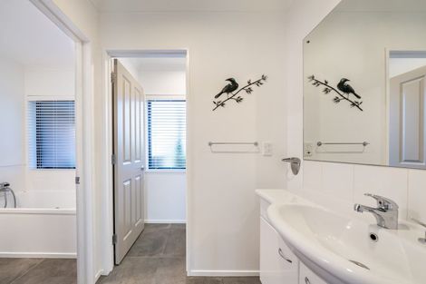 Photo of property in 76 Kirton Drive, Riverstone Terraces, Upper Hutt, 5018