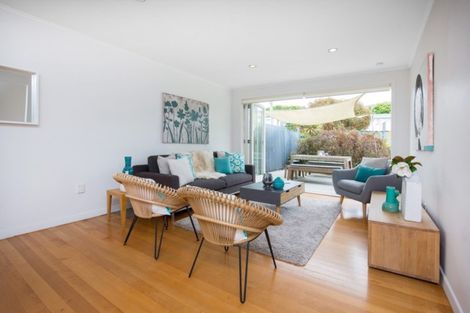 Photo of property in 1/19 Becroft Drive, Forrest Hill, Auckland, 0620