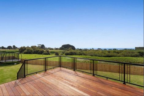 Photo of property in 24 Rawinia Place, Te Kaha, 3199