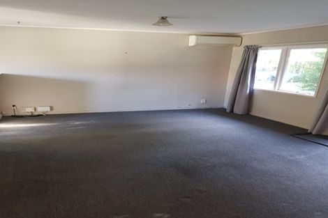 Photo of property in 2/31 Camelot Place, Glenfield, Auckland, 0629