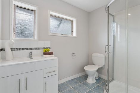 Photo of property in 1/3 Tallington Crescent, Torbay, Auckland, 0630