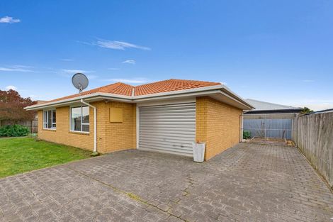 Photo of property in 2/2 Bentley Street, Russley, Christchurch, 8042