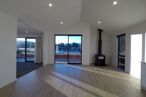 Photo of property in 15 Mount Creighton Crescent, Wanaka, 9305