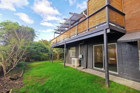 Photo of property in 2/59a Knights Road, Rothesay Bay, Auckland, 0630